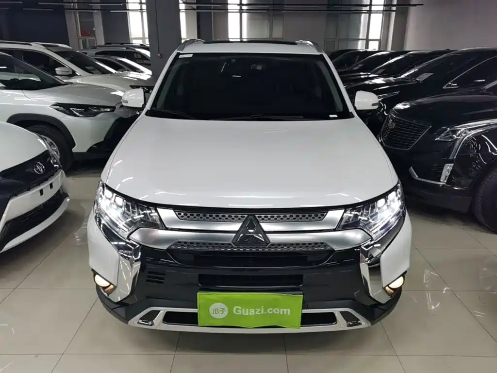 Outlander 2.4 L 4 WD Enjoyment 5-seat CN-VI