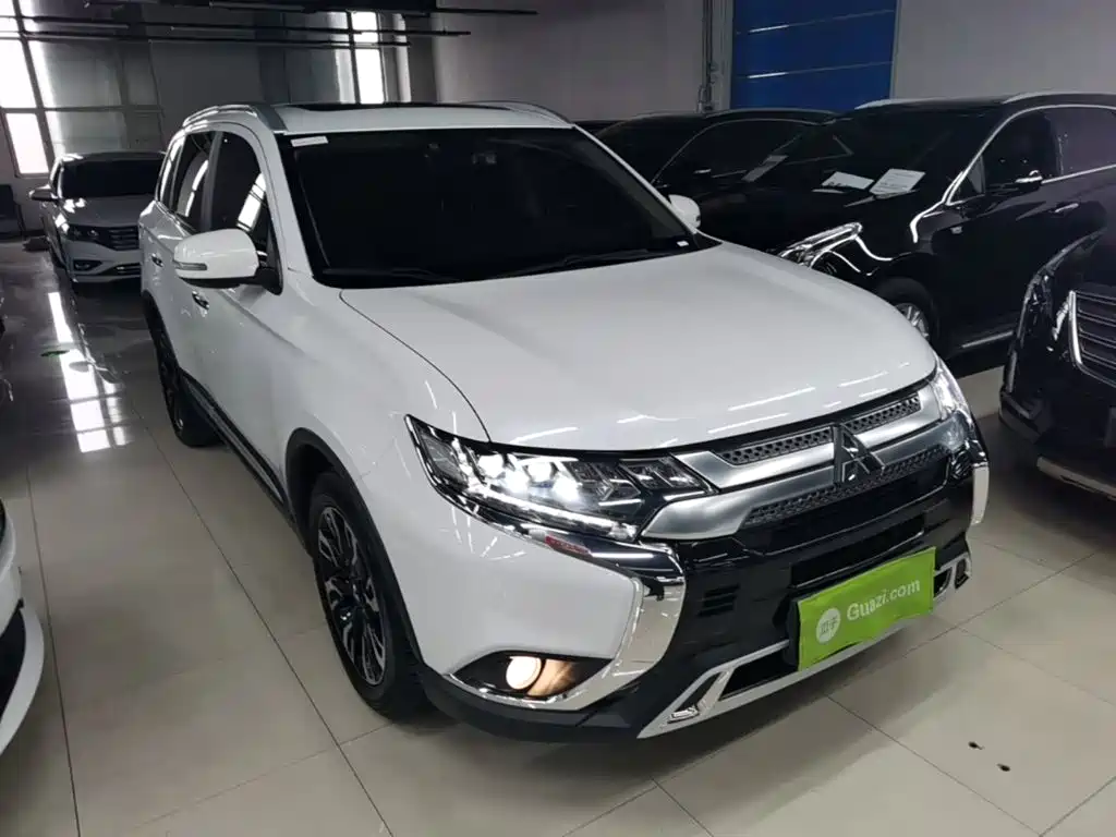 Outlander 2.4 L 4 WD Enjoyment 5-seat CN-VI