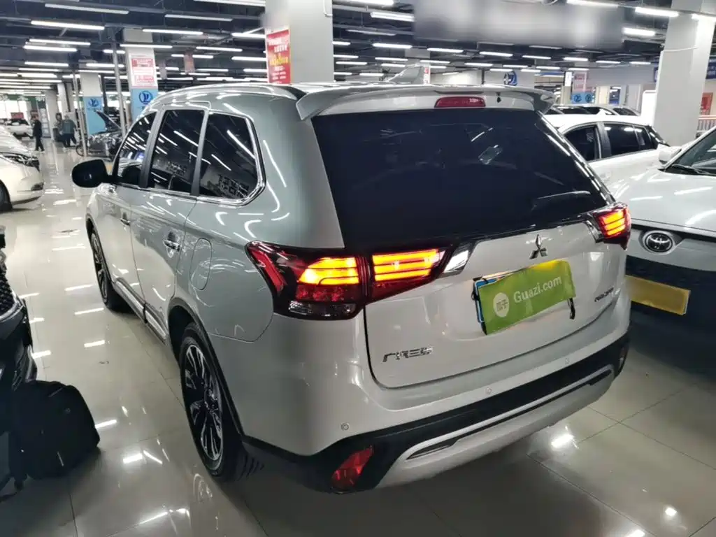 Outlander 2.4 L 4 WD Enjoyment 5-seat CN-VI