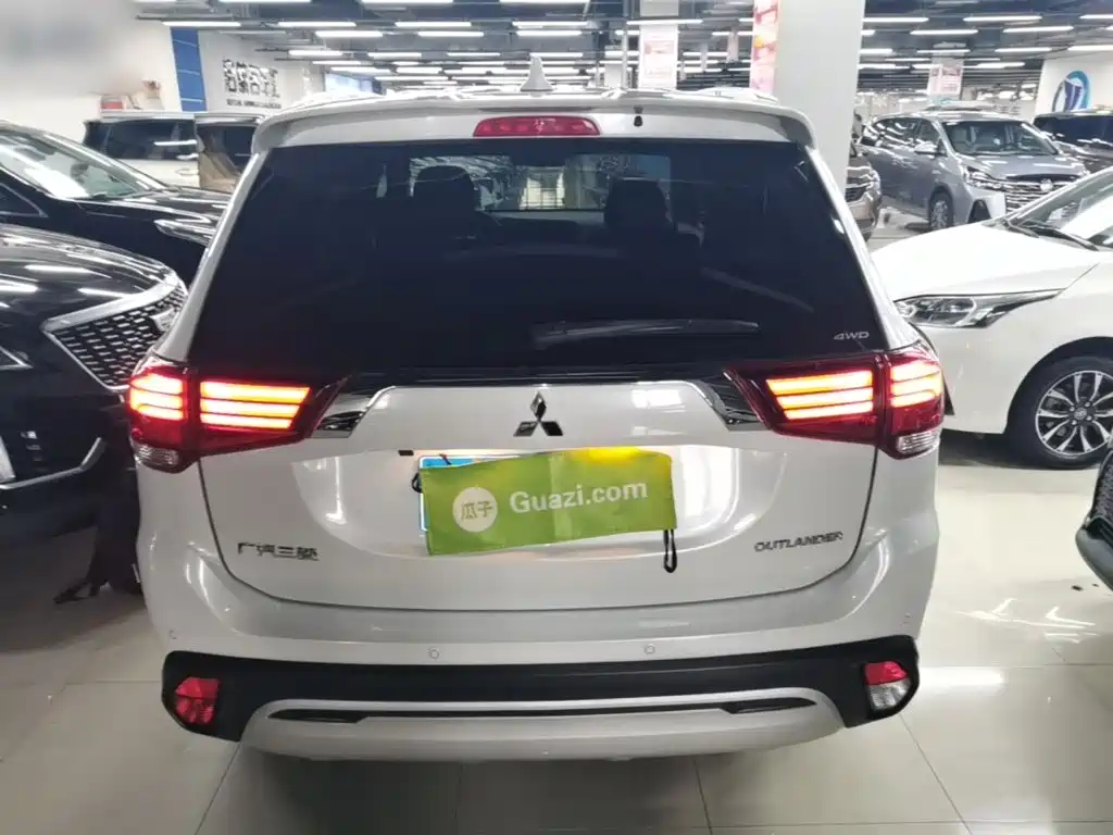 Outlander 2.4 L 4 WD Enjoyment 5-seat CN-VI