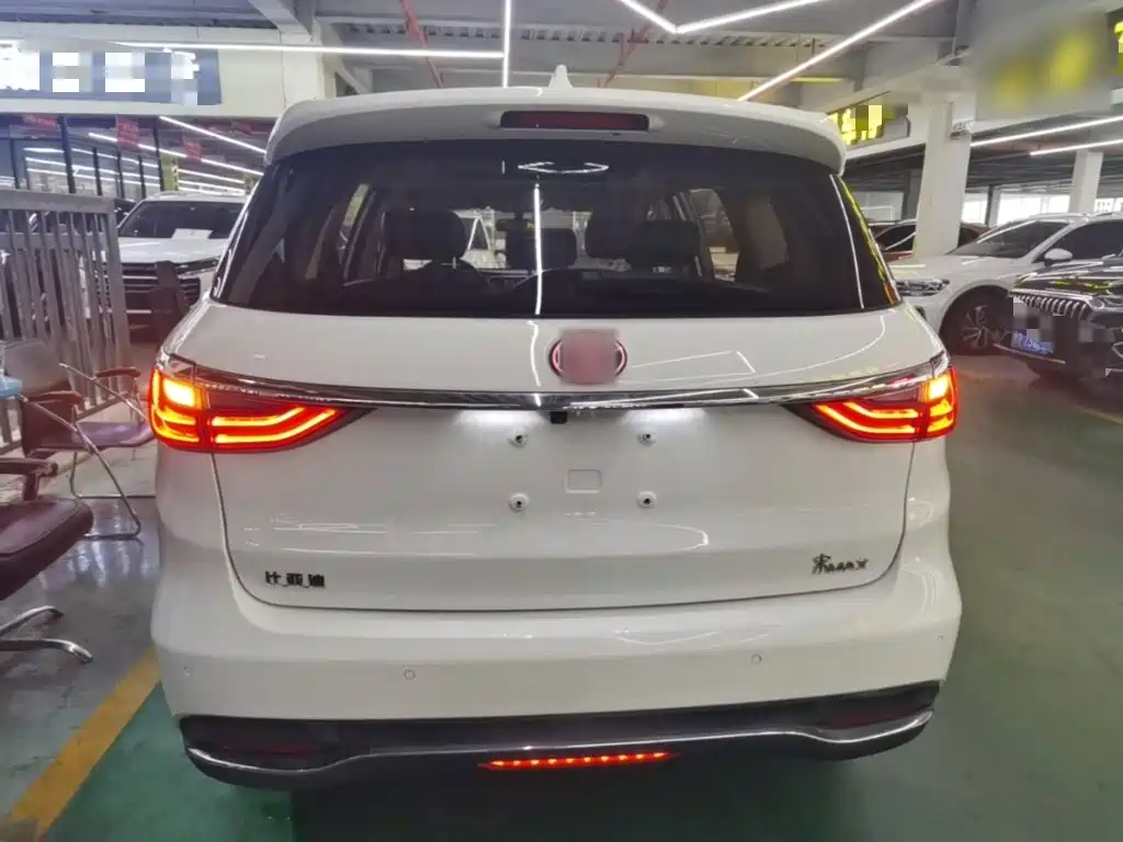 Song MAX 1.5 T Auto Connected Distinguished 7-seat