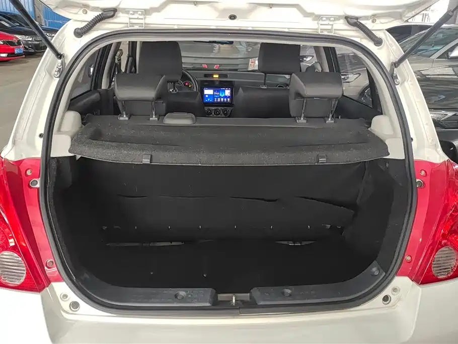 Swift 1.5 L Auto Fashion Cool Play