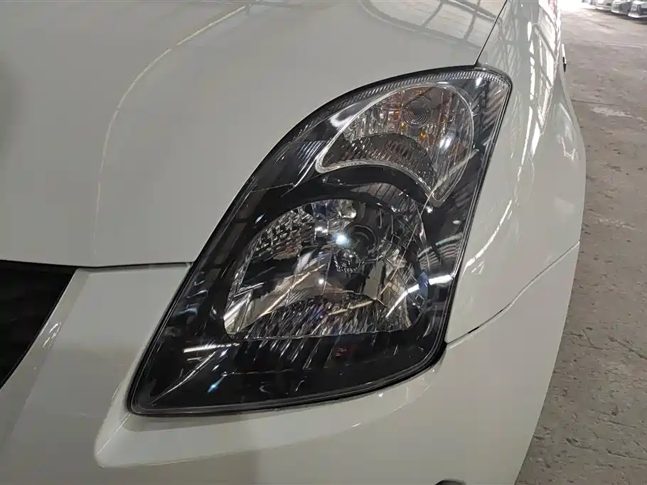 Swift 1.5 L Auto Fashion Cool Play