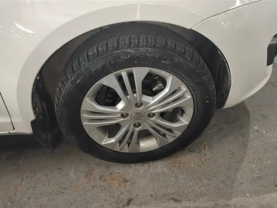 Swift 1.5 L Auto Fashion Cool Play