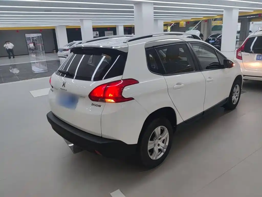 Peugeot 2008 2014 1.6 L Manual Trendy