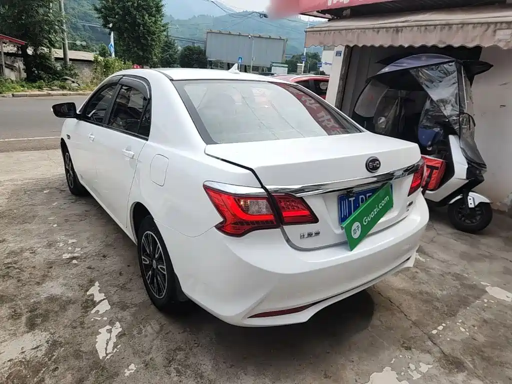 BYD F3 比亚迪F3 2018款 1.5 L 自动尊享型