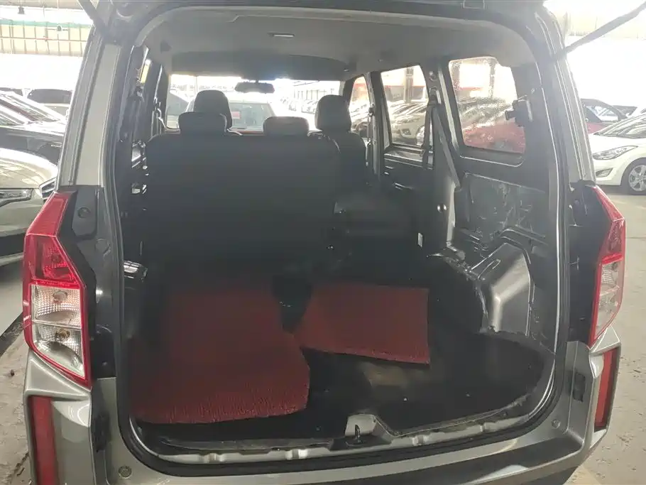 Wuling Hongguang PLUS 五菱宏光PLUS 2021款 营运版 1.5 L 手动标准型 7座