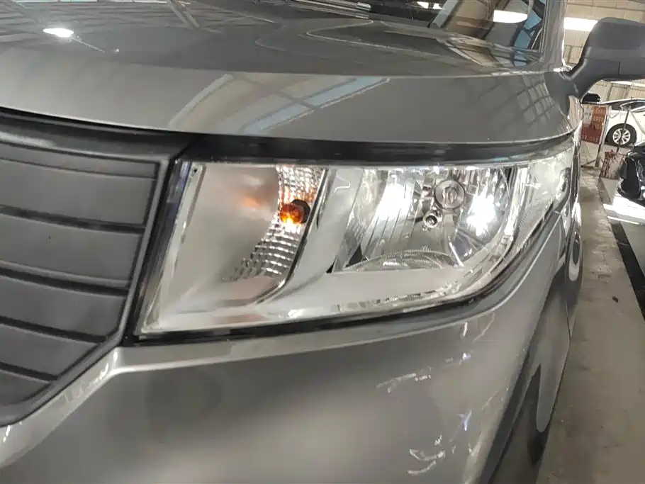 Wuling Hongguang PLUS 五菱宏光PLUS 2021款 营运版 1.5 L 手动标准型 7座