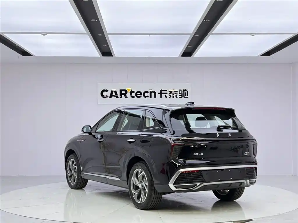 Hongqi HS3 PHEV 115 km Power Action