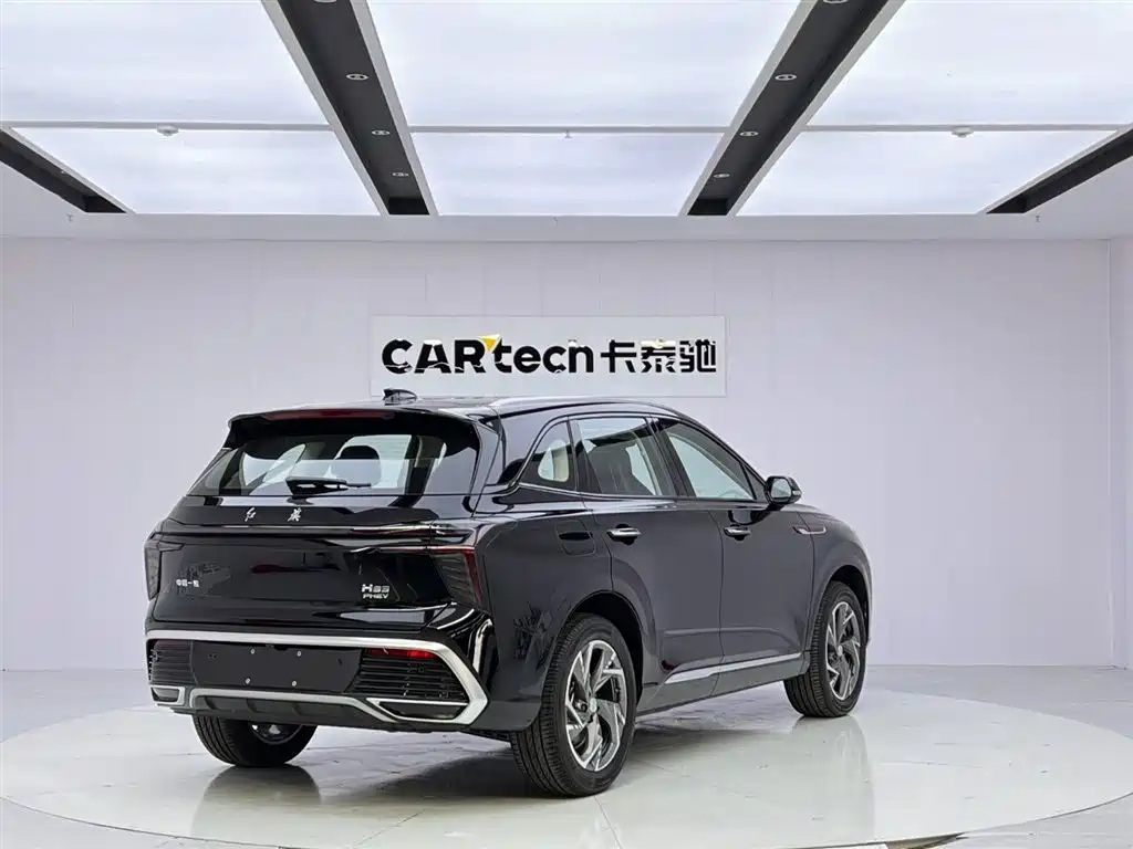 Hongqi HS3 PHEV 115 km Power Action
