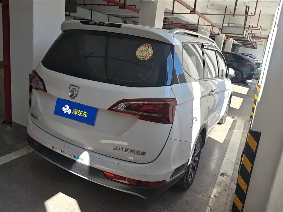 Baojun 730 1.5 L Manual Fashion 7-seat CN-V