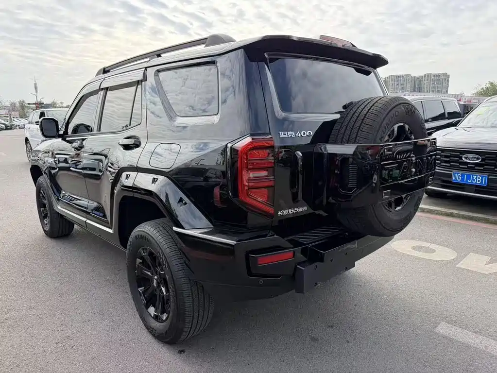 Tank 400 NEV Hi4-T Offroad