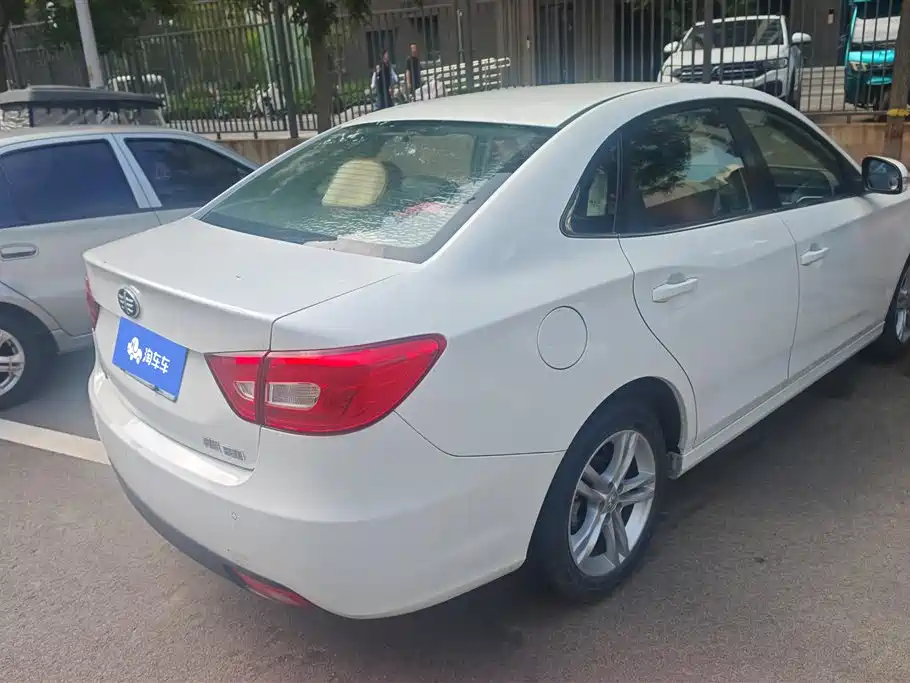 Besturn B30 奔腾B30 2016款 1.6 L 自动尊享型