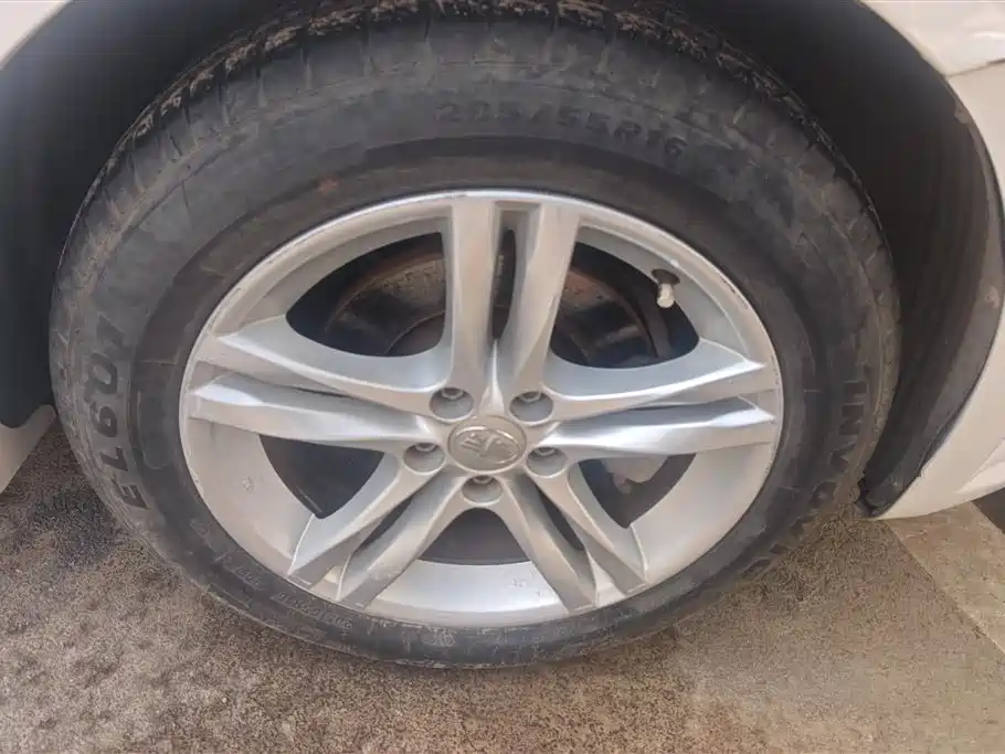 Besturn B30 奔腾B30 2016款 1.6 L 自动尊享型