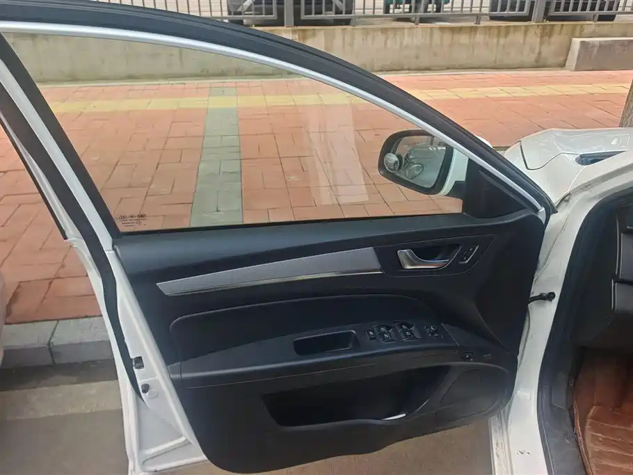 Besturn B30 奔腾B30 2016款 1.6 L 自动尊享型
