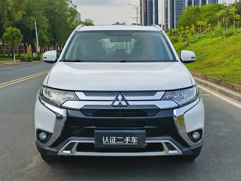 Mitsubishi Outlander 2.0 L 2 WD Smooth Enjoyment 5-seat CN-VI