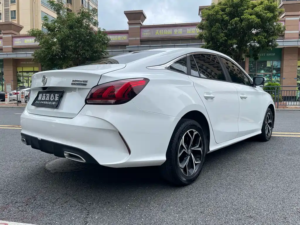 MG5 180 DVVT CVT Luxury