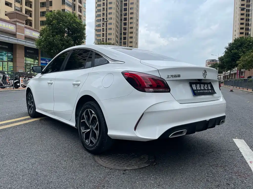 MG5 180 DVVT CVT Luxury