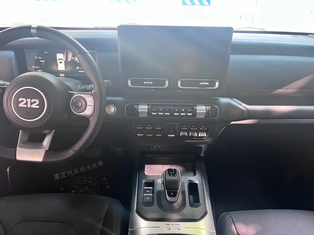 212 T01 2.0 T Explorer