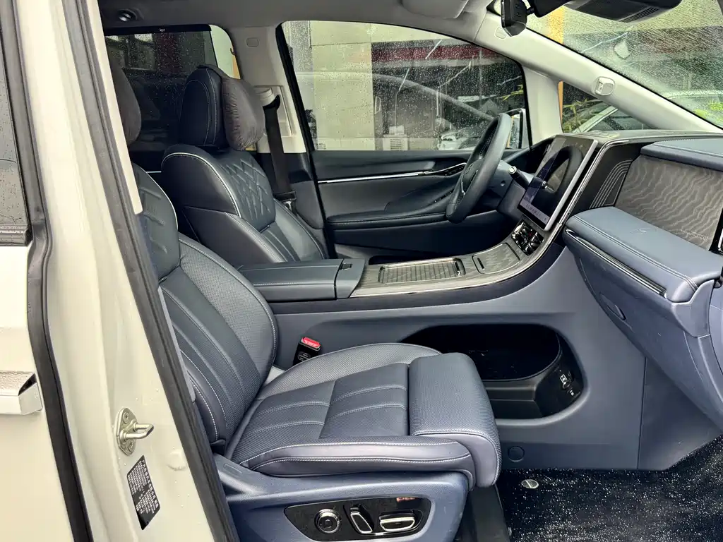 Trumpchi Xiangwang M8 Qiankun Series Ultra First Class