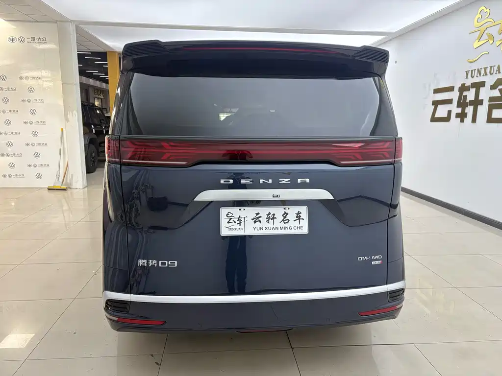 Denza D9 DM-i Smart Drive 1020 4 WD Honored