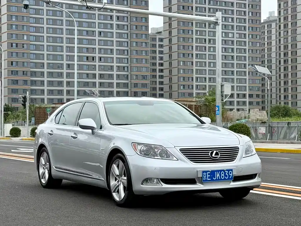 Lexus LS 460 L Distinguished