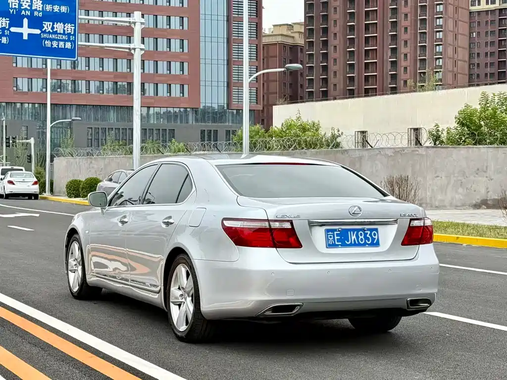 Lexus LS 460 L Distinguished