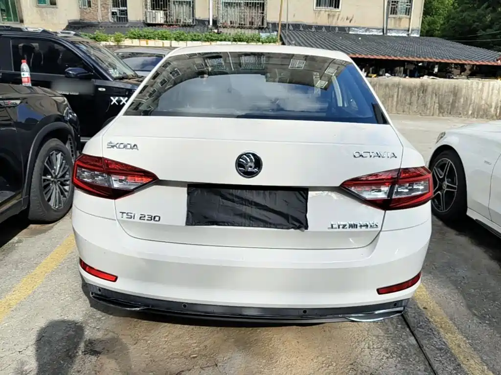 Octavia TSI230 DSG Luxury