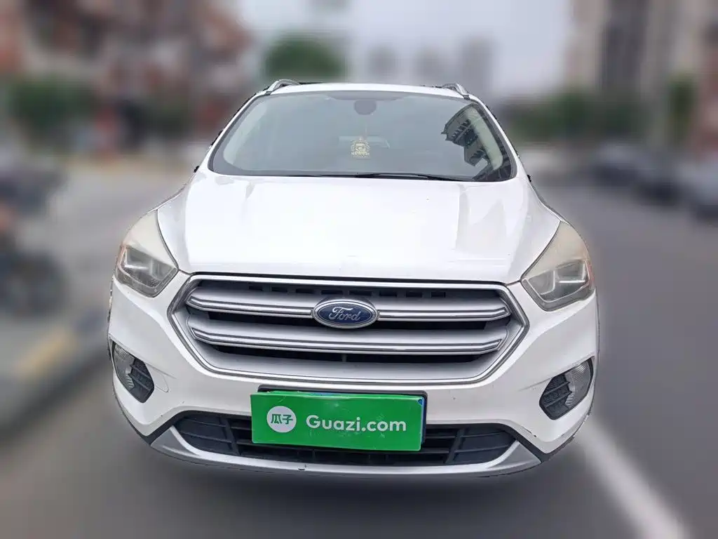 Kuga EcoBoost 180 2 WD Platinum Wing