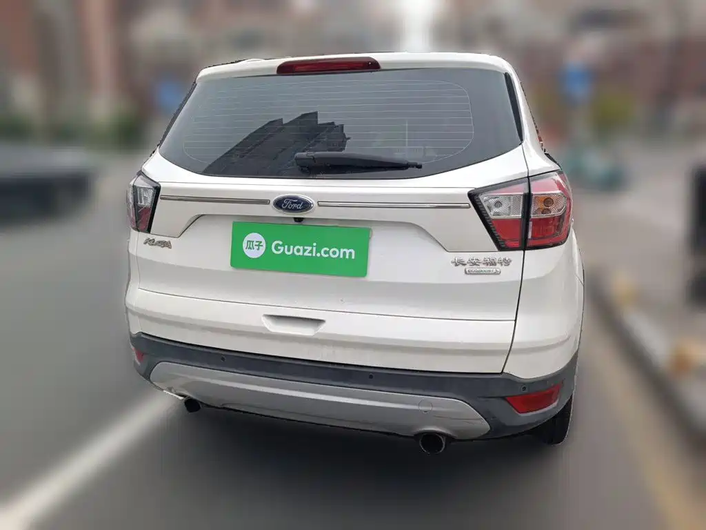 Kuga EcoBoost 180 2 WD Platinum Wing