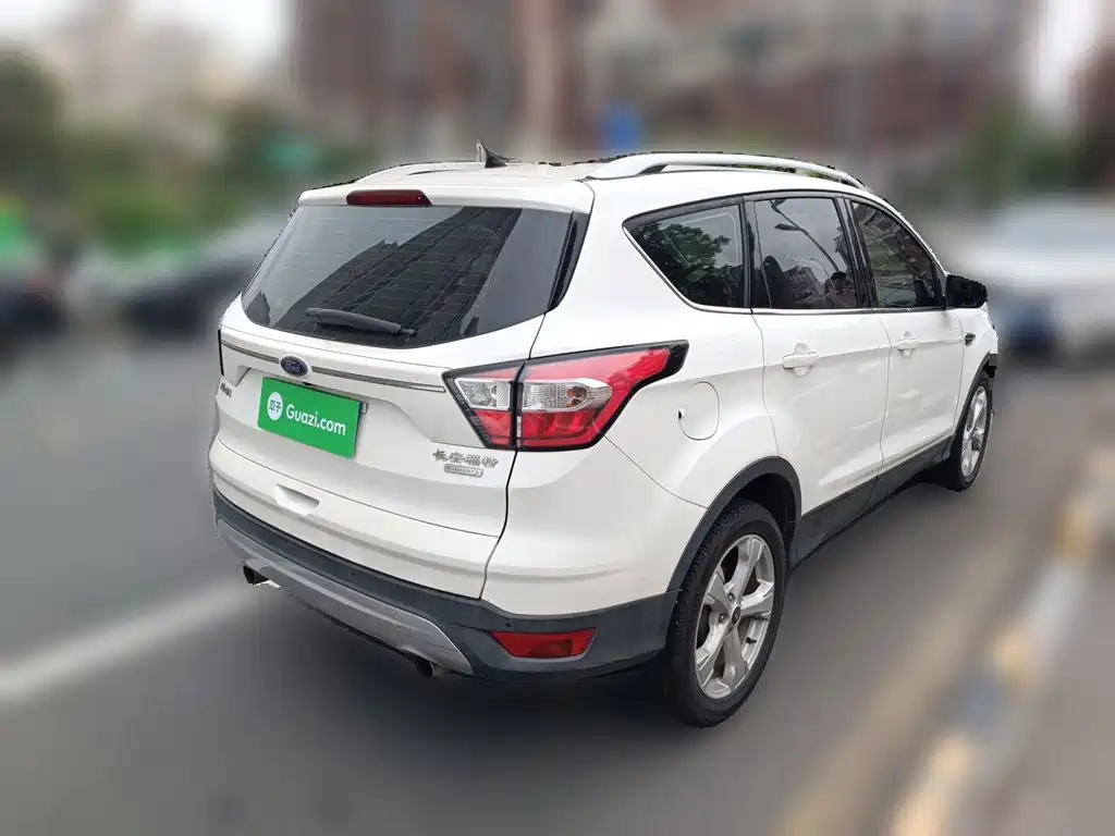 Kuga EcoBoost 180 2 WD Platinum Wing