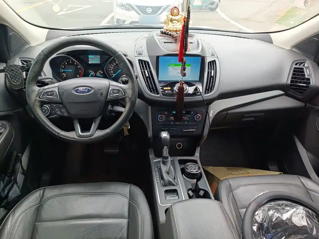 Kuga EcoBoost 180 2 WD Platinum Wing