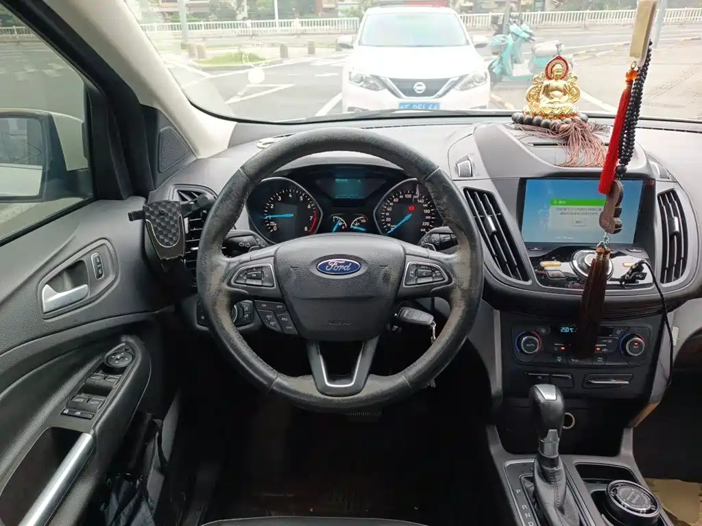 Kuga EcoBoost 180 2 WD Platinum Wing