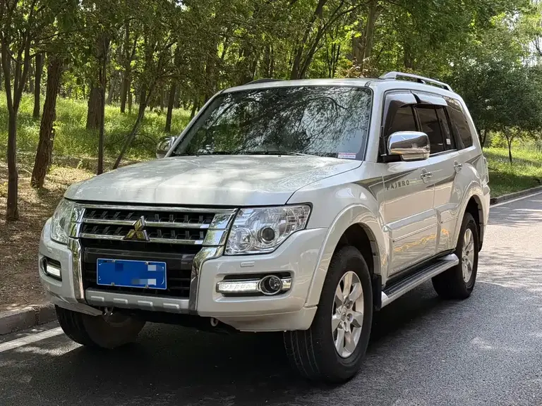 Mitsubishi Pajero (Import) 3.0 L Auto Distinguished CN-V