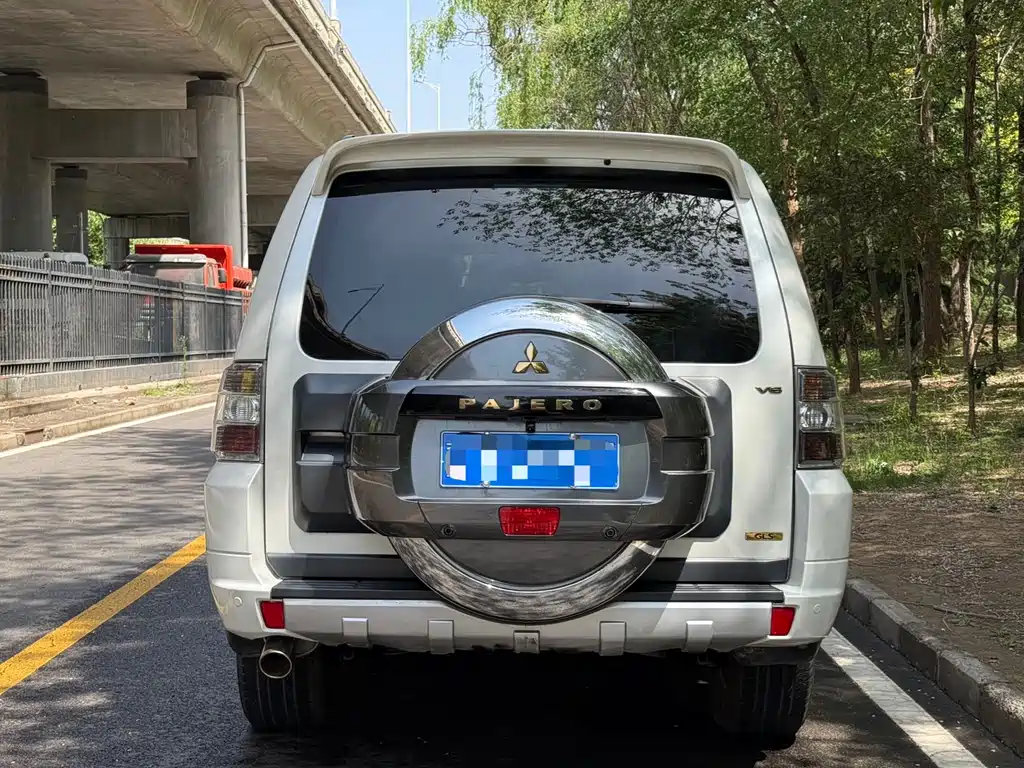 Pajero (Import) 3.0 L Auto Distinguished CN-V