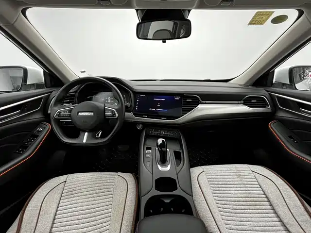 Haval F7 1.5 T 2 WD i Dazzle