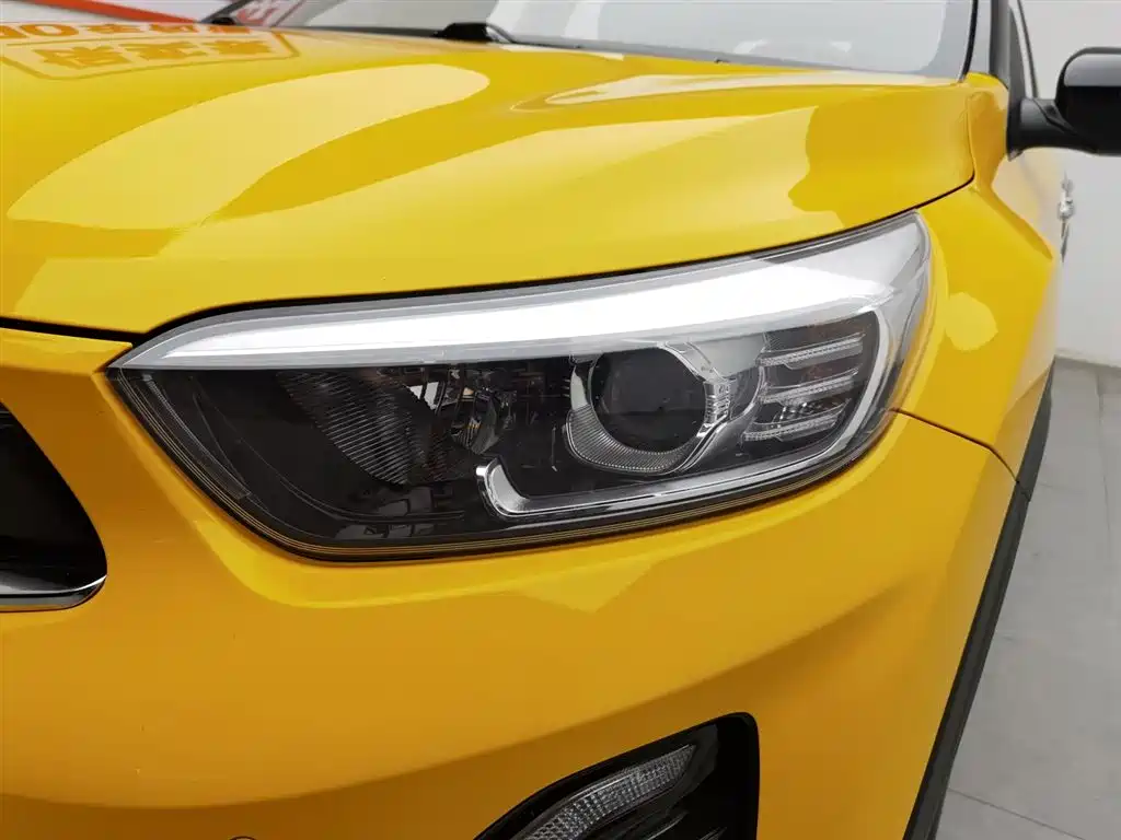 Stonic 1.4 L CVT Fun Enjoyment Sunroof