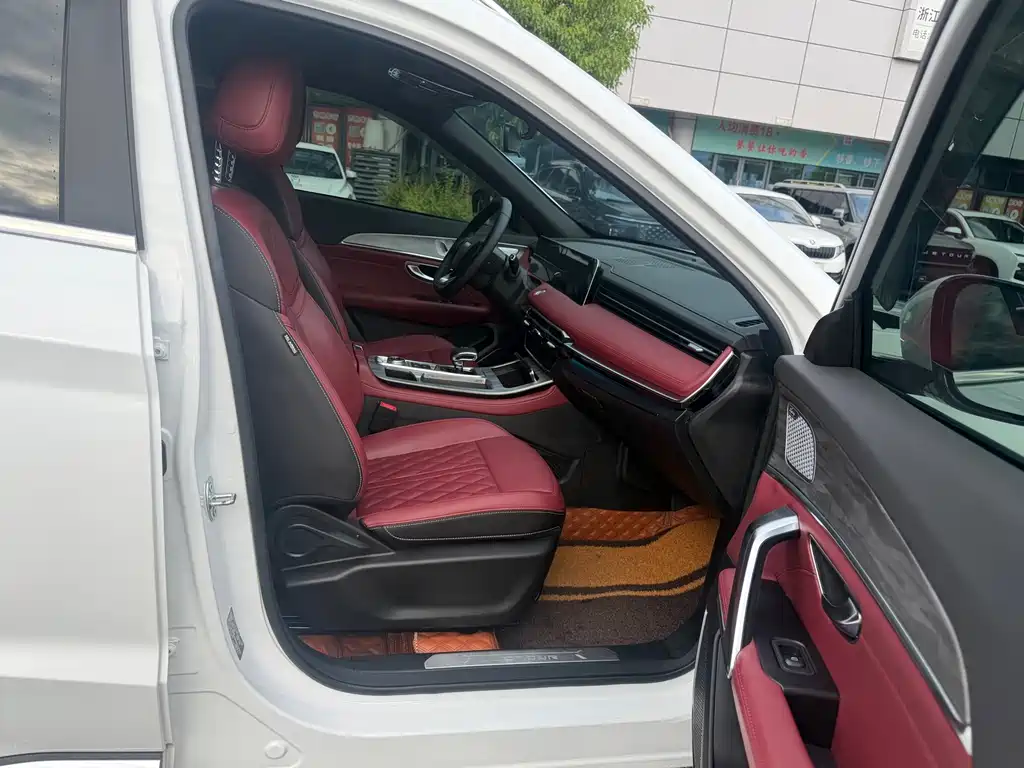 Jetour X70 PLUS Champion 1.5 T DCT Champion MAX 7-seat