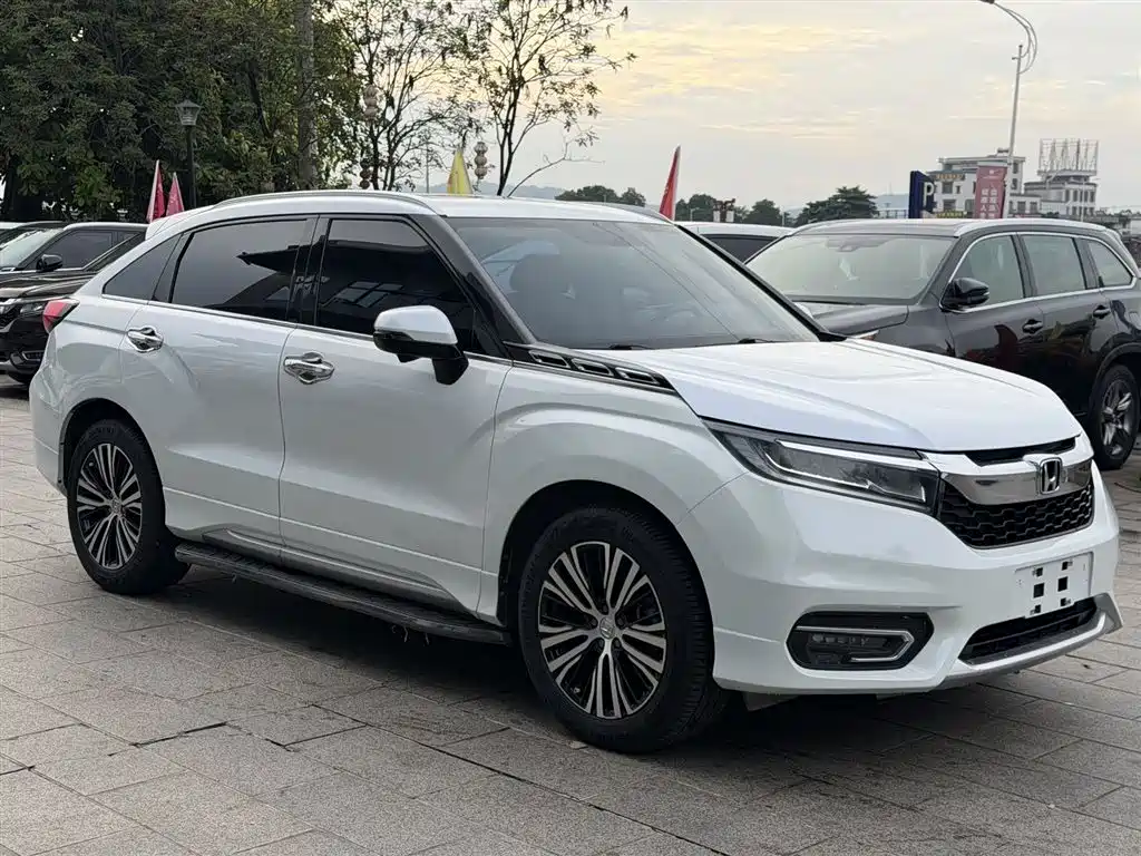 Avancier 370 TURBO 4 WD Premium