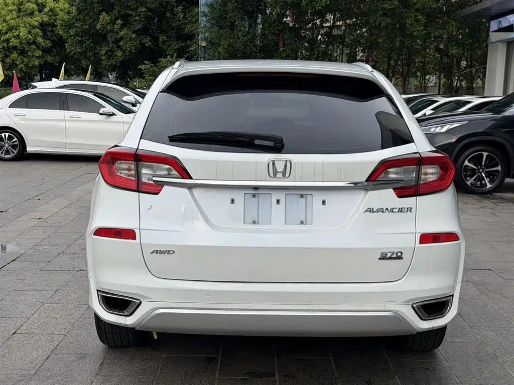 Avancier 370 TURBO 4 WD Premium