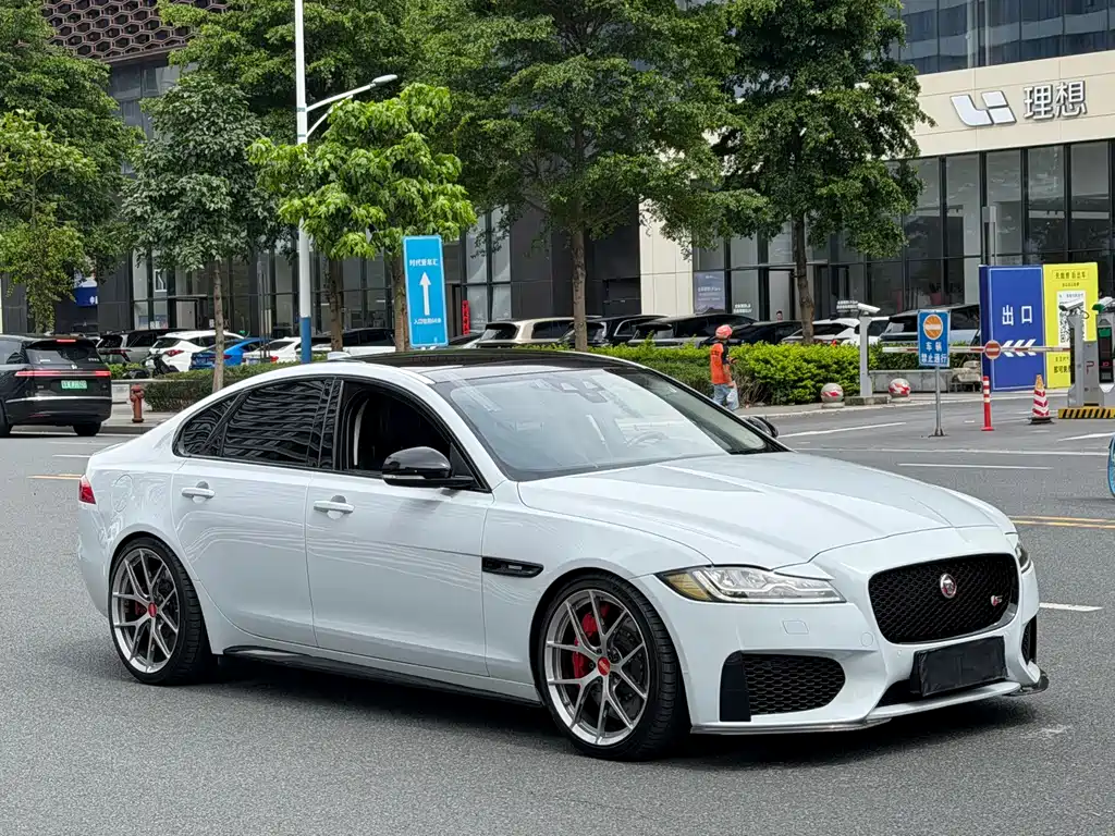 Jaguar XF 捷豹XF 2016款 XF 3.0 SC 两驱R-Sport运动版