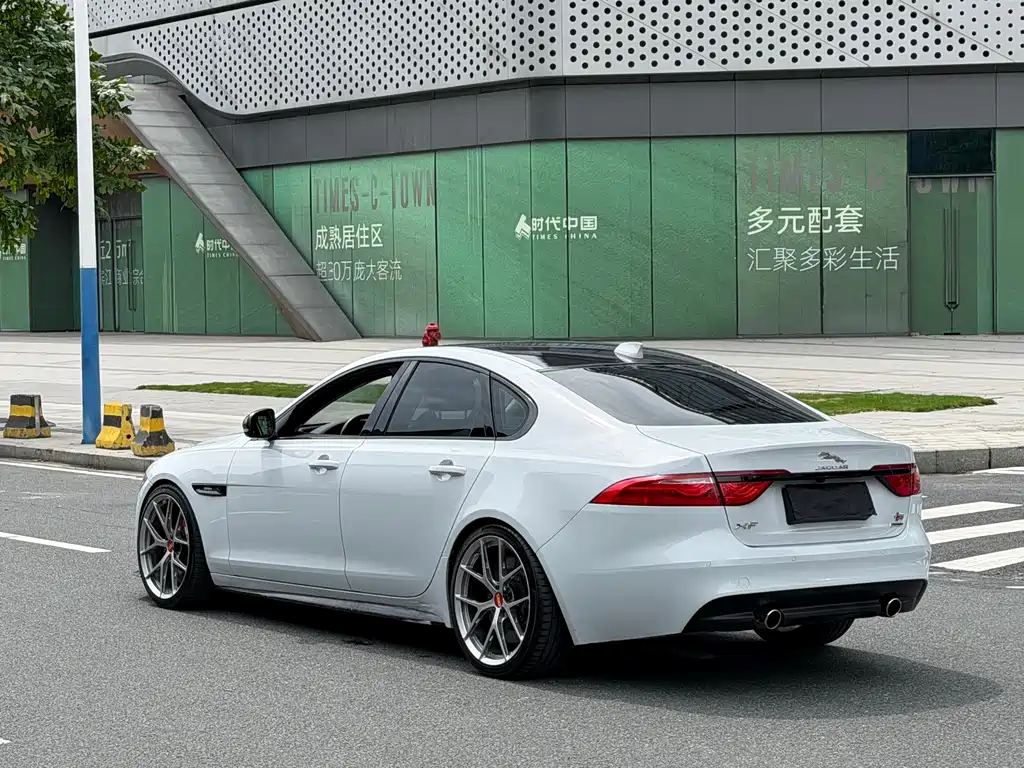 Jaguar XF 捷豹XF 2016款 XF 3.0 SC 两驱R-Sport运动版