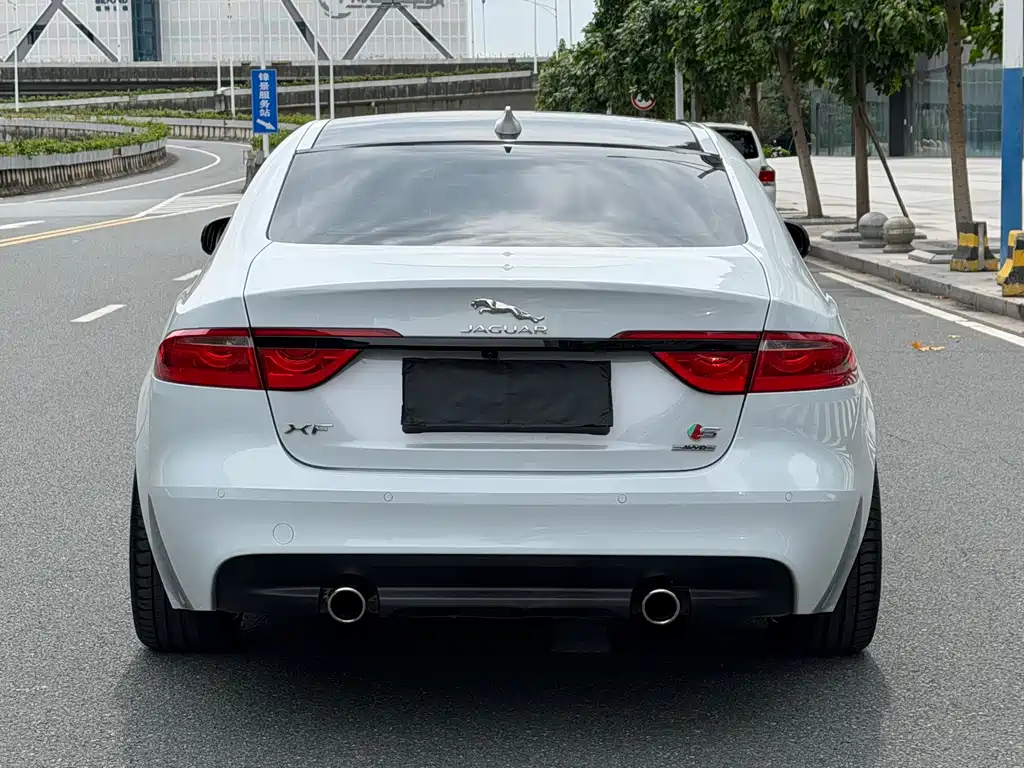 Jaguar XF 捷豹XF 2016款 XF 3.0 SC 两驱R-Sport运动版
