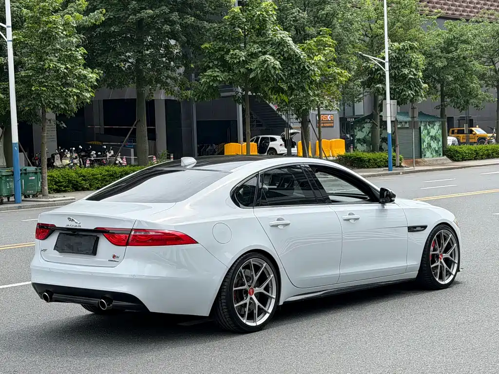 Jaguar XF 捷豹XF 2016款 XF 3.0 SC 两驱R-Sport运动版