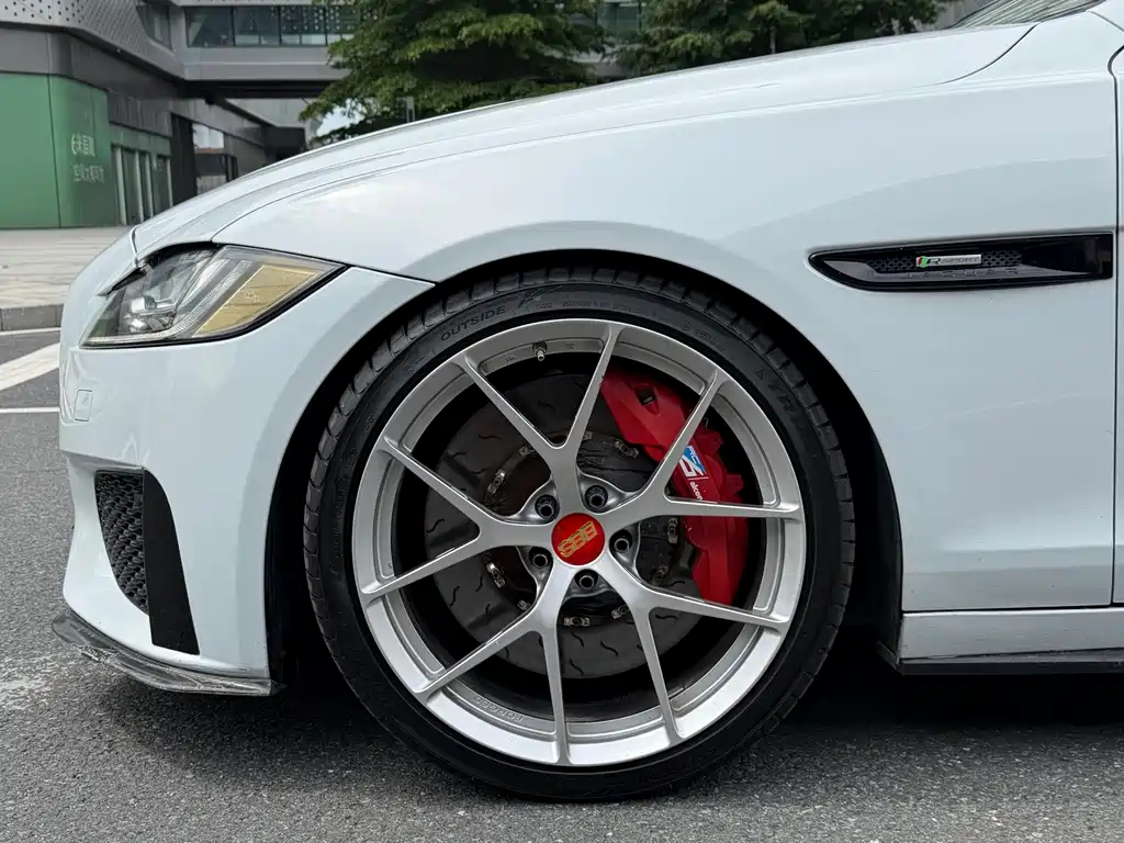 Jaguar XF 捷豹XF 2016款 XF 3.0 SC 两驱R-Sport运动版