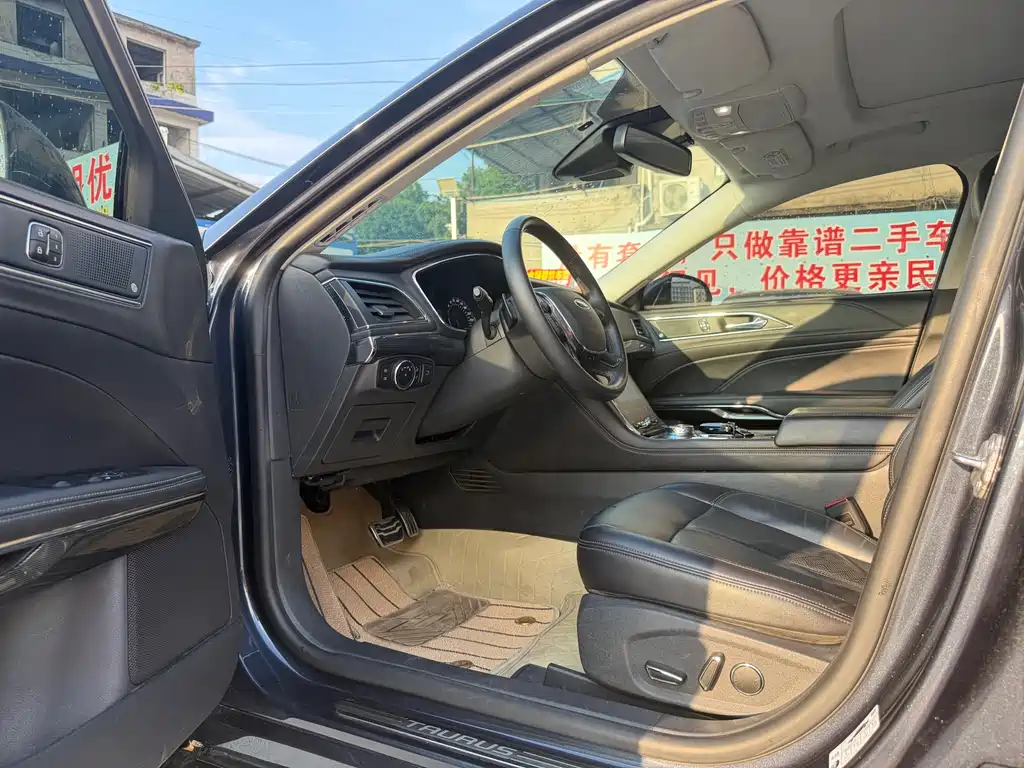 Taurus EcoBoost 245 Premium