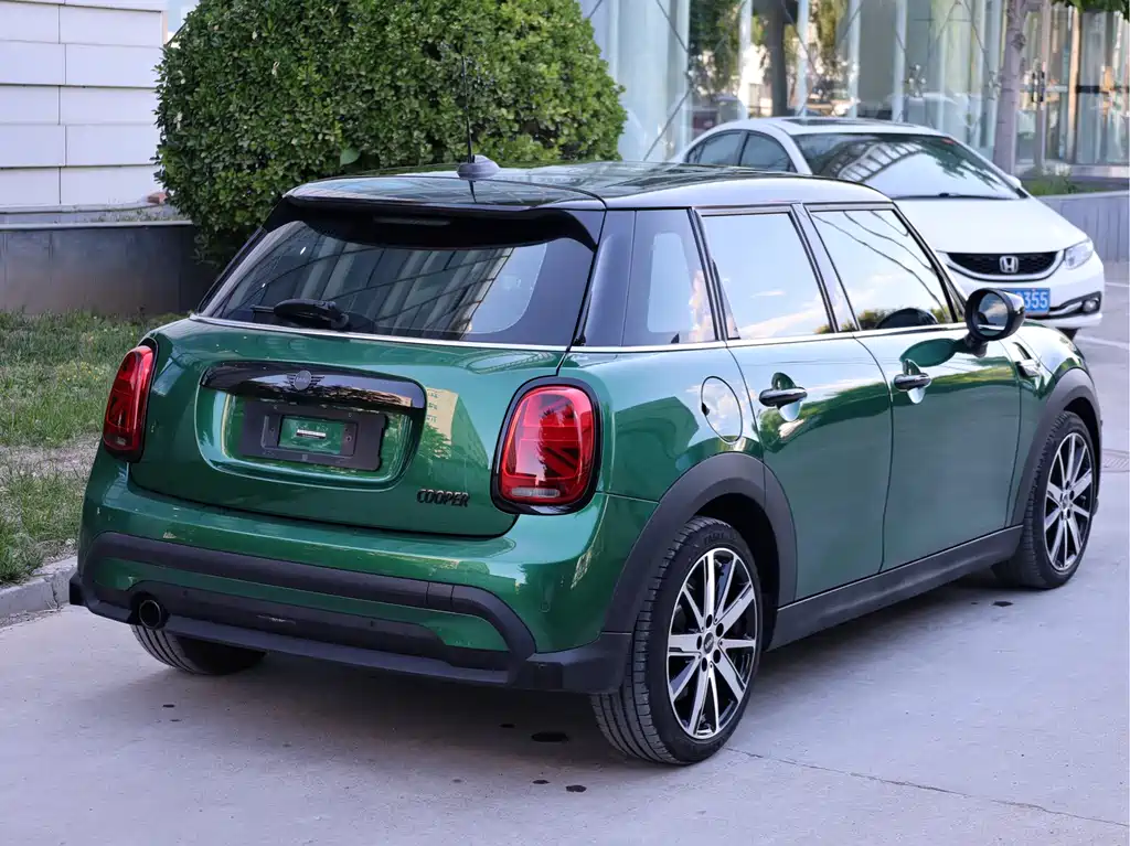 MINI COUNTRYMAN MINI COUNTRYMAN 2022款 改款 1.5 T COOPER 鉴赏家