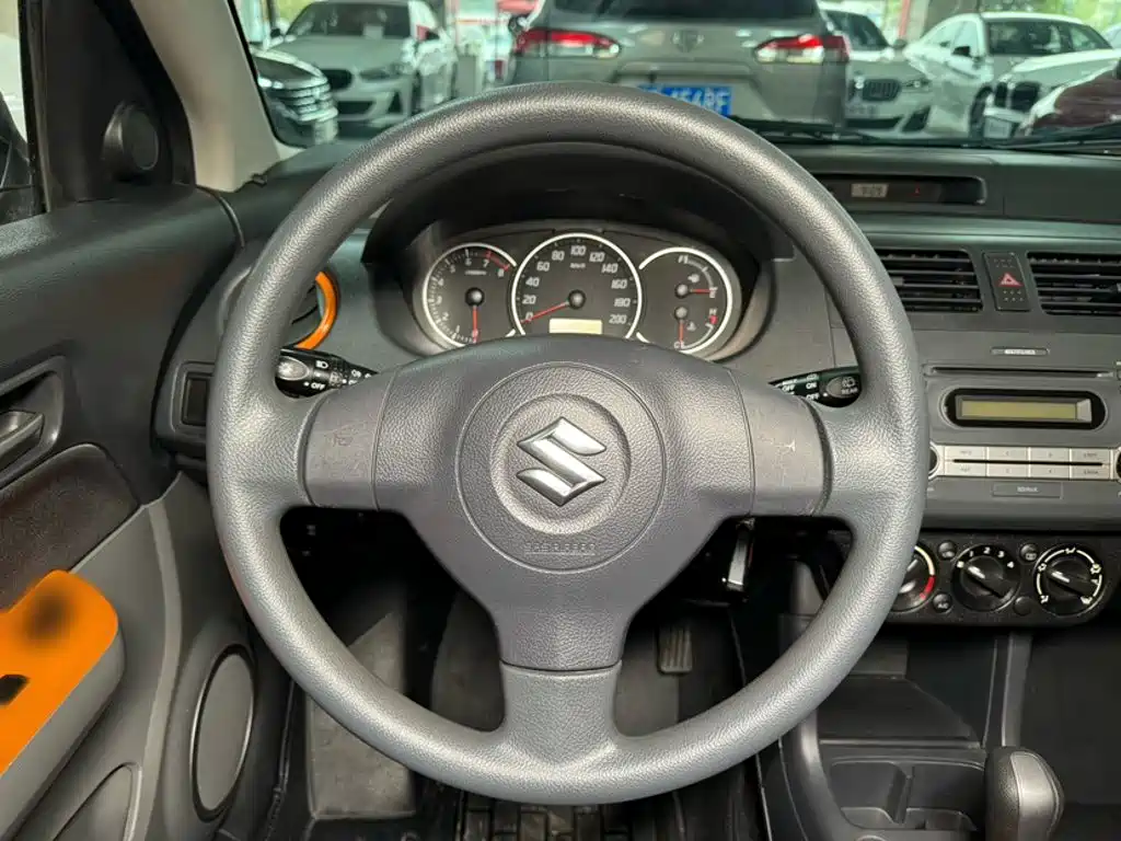 Swift 1.5 L Auto Fashion Cool Play