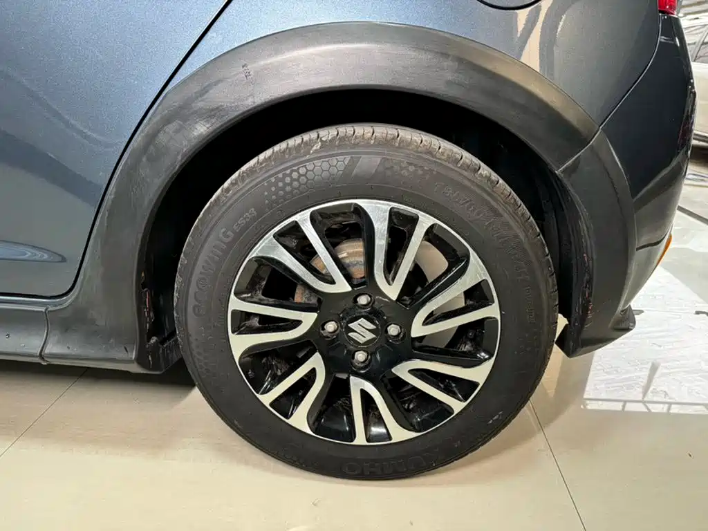 Swift 1.5 L Auto Fashion Cool Play