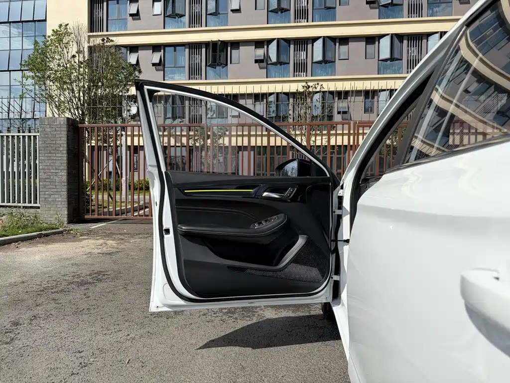 Roewe i5 1.5 L CVT Stellar